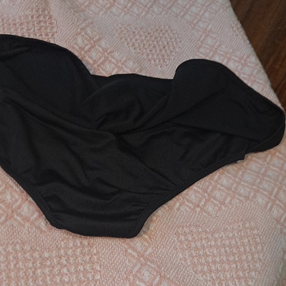 Black Ruffle Bottoms - Picture 8 of 8
